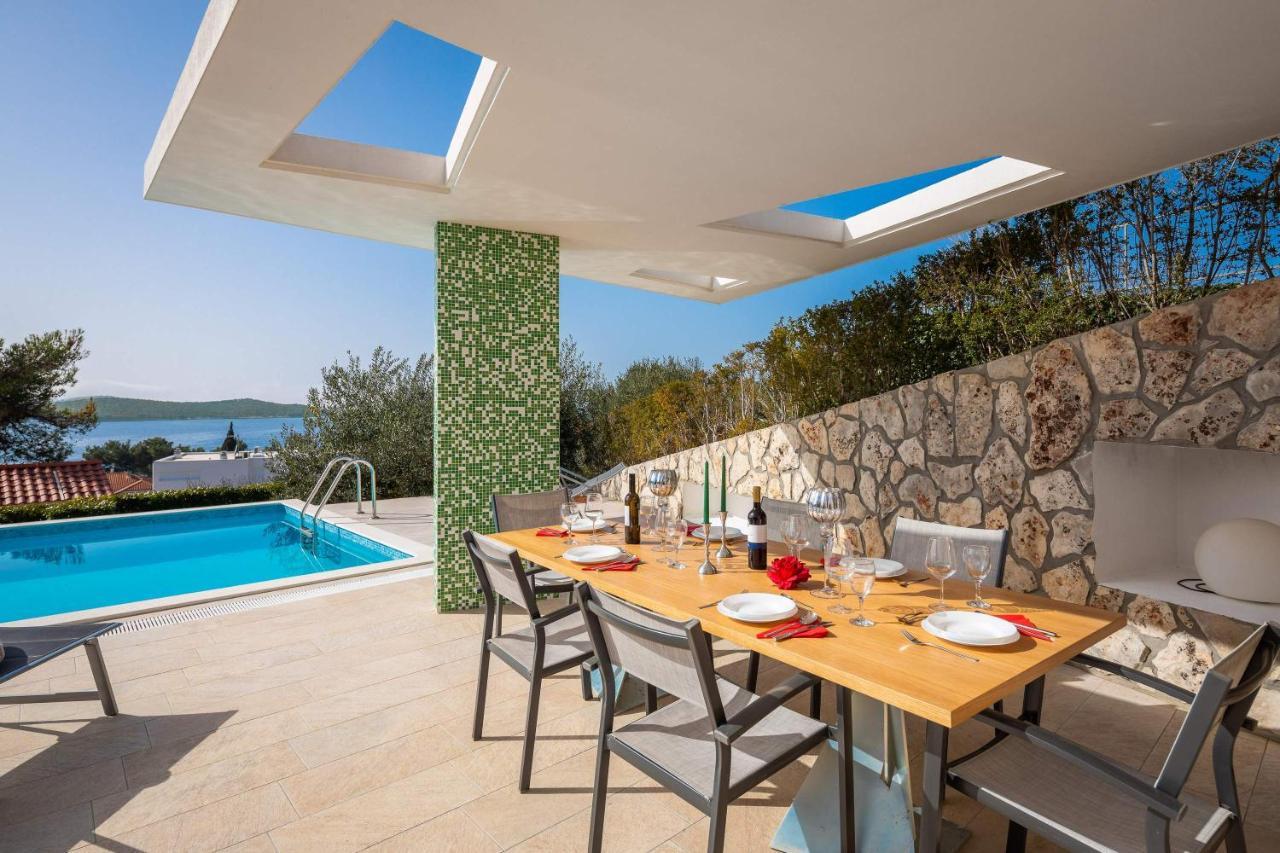Villa Tela With Pool Zaboric Exterior foto