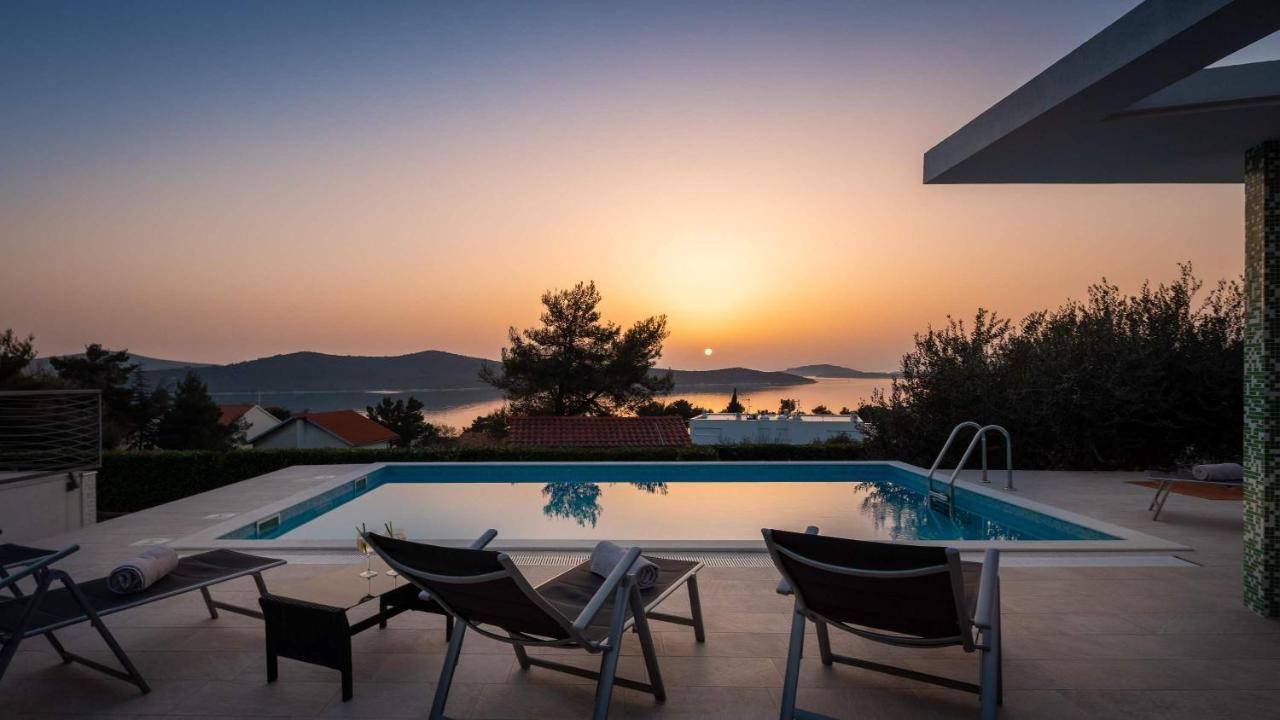 Villa Tela With Pool Zaboric Exterior foto