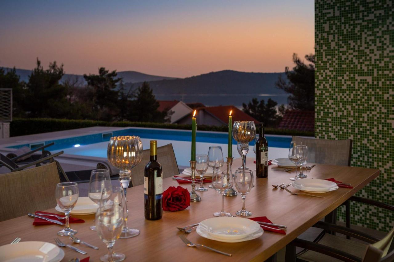 Villa Tela With Pool Zaboric Exterior foto