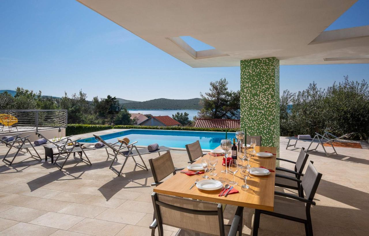 Villa Tela With Pool Zaboric Exterior foto