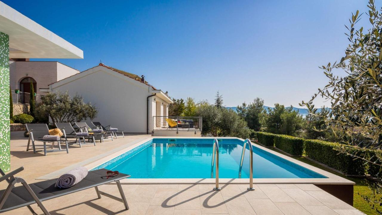 Villa Tela With Pool Zaboric Exterior foto