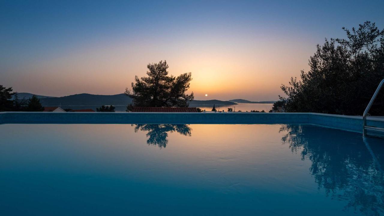 Villa Tela With Pool Zaboric Exterior foto