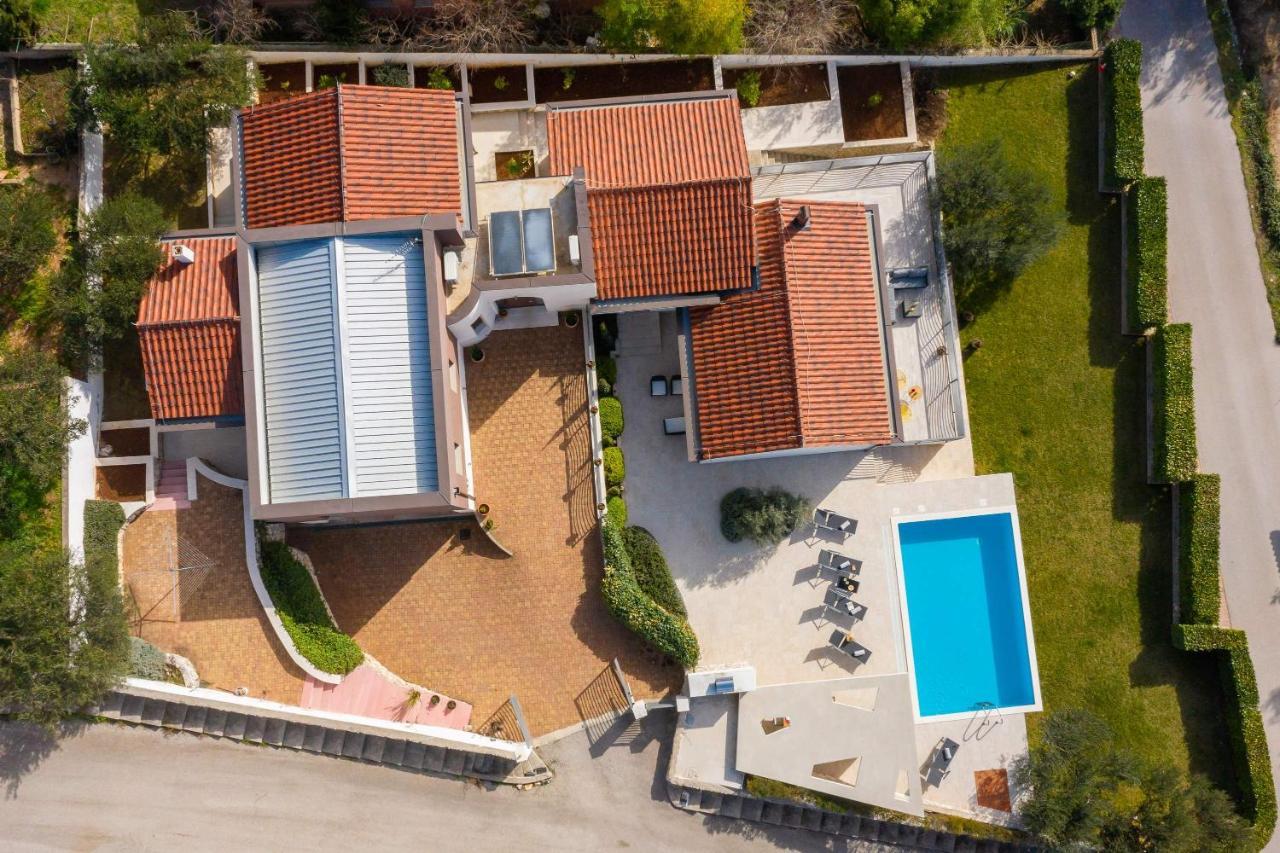 Villa Tela With Pool Zaboric Exterior foto