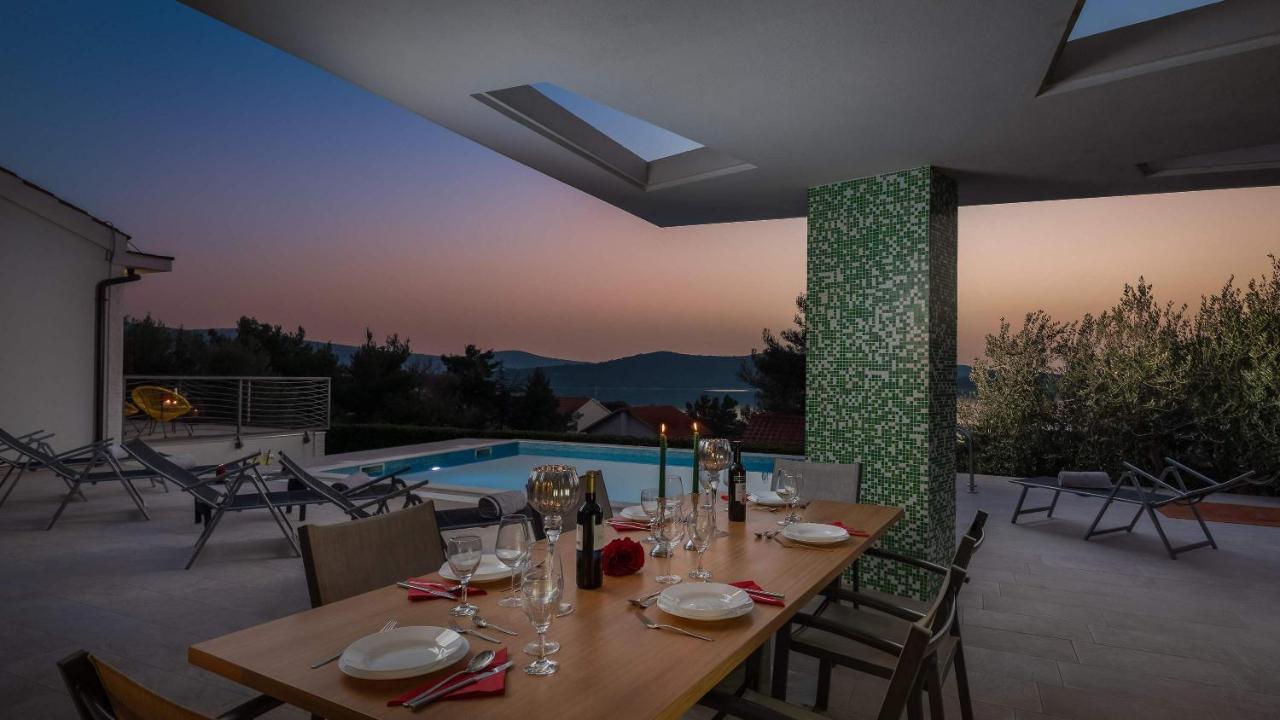 Villa Tela With Pool Zaboric Exterior foto